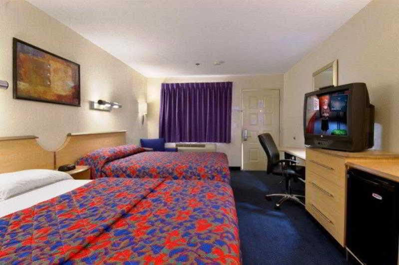 California Inn And Suites, רנצ'ו קורדובה מראה חיצוני תמונה